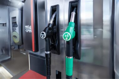 Essence vs Diesel pourquoi les prix à la pompe de l'essence grimpent-ils plus rapidement 